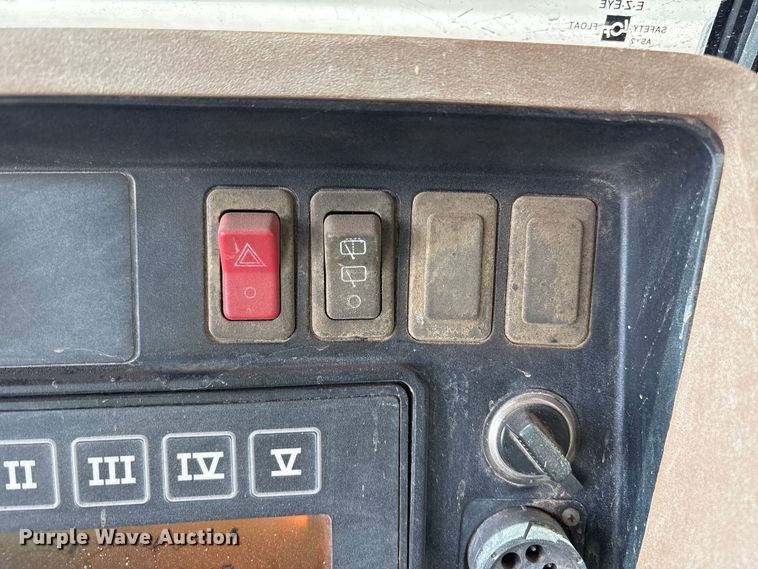 image for item FC2129 2006 John Deere 9520 Scraper Special 4WD tractor