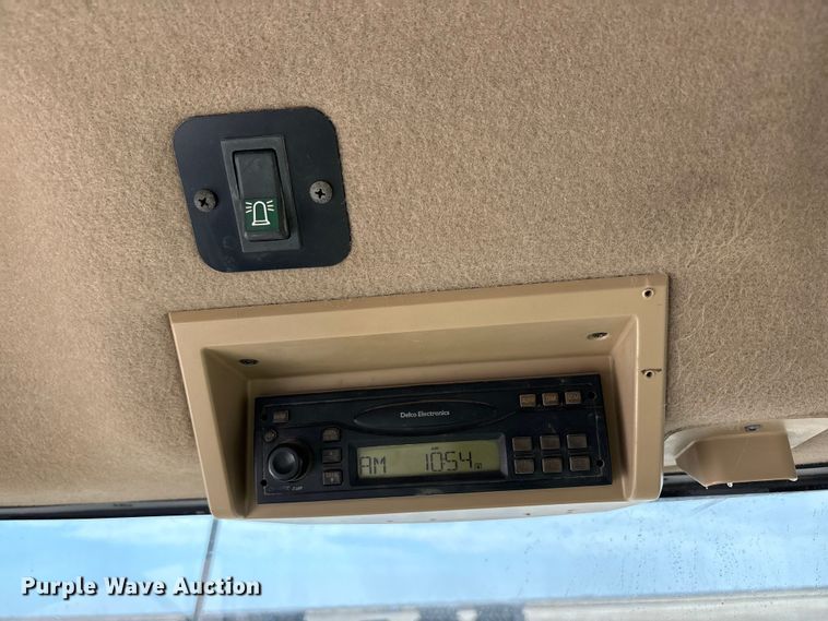 image for item FC2129 2006 John Deere 9520 Scraper Special 4WD tractor