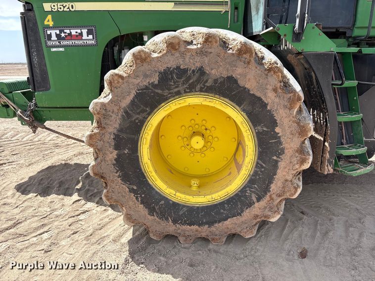 image for item FC2129 2006 John Deere 9520 Scraper Special 4WD tractor