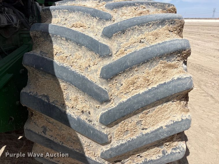 image for item FC2129 2006 John Deere 9520 Scraper Special 4WD tractor