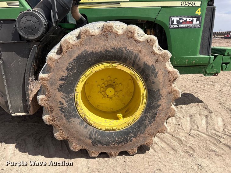 image for item FC2129 2006 John Deere 9520 Scraper Special 4WD tractor