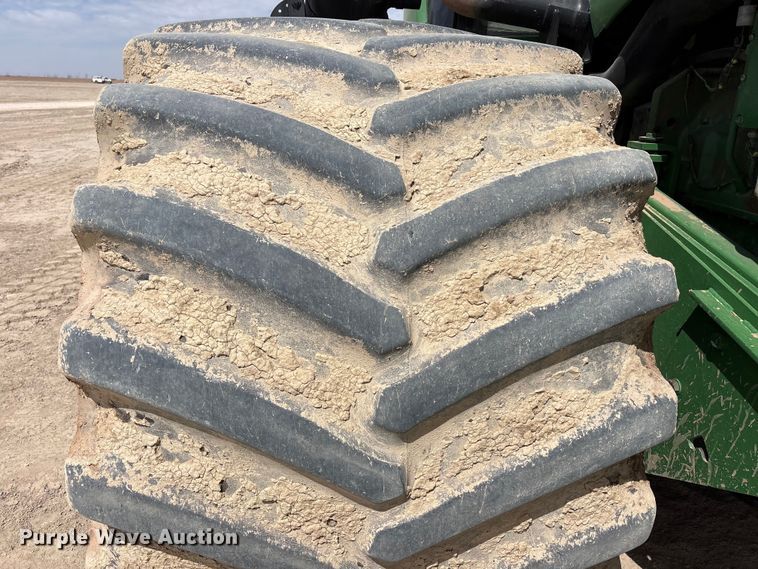 image for item FC2129 2006 John Deere 9520 Scraper Special 4WD tractor