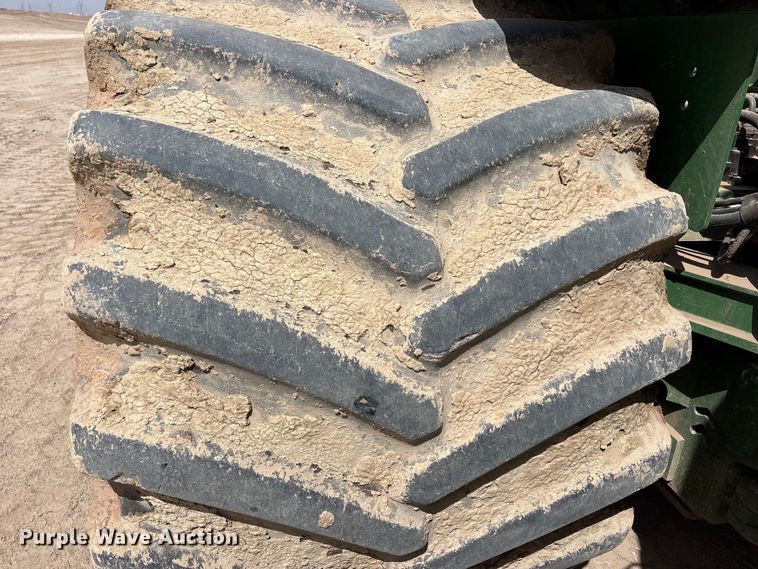 image for item FC2129 2006 John Deere 9520 Scraper Special 4WD tractor