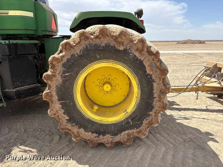 image for item FC2129 2006 John Deere 9520 Scraper Special 4WD tractor