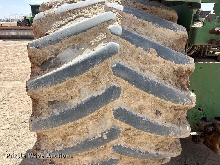 image for item FC2129 2006 John Deere 9520 Scraper Special 4WD tractor