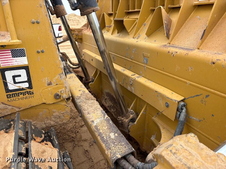 image for item FC2194 2019 Caterpillar D8T dozer