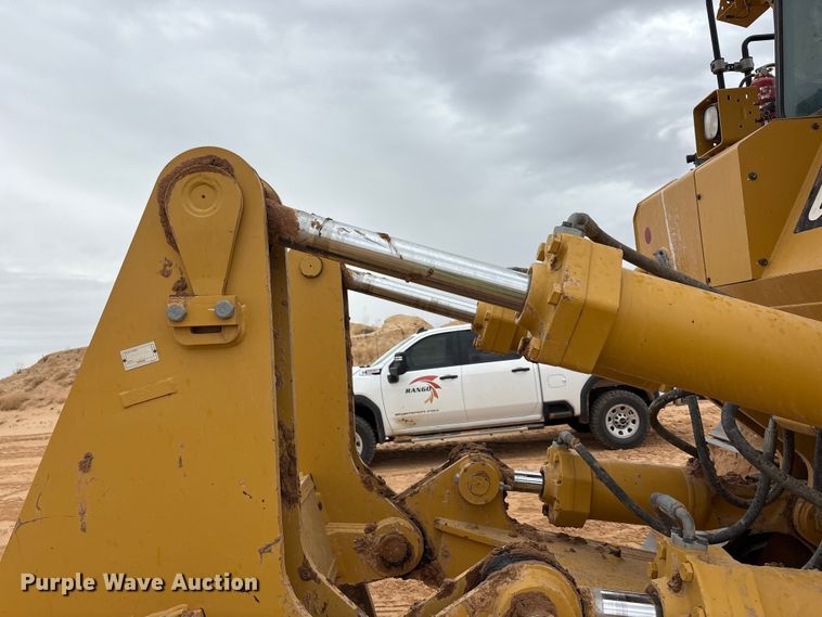 image for item FC2194 2019 Caterpillar D8T dozer
