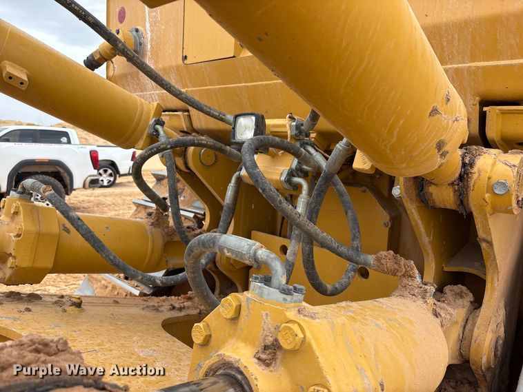 image for item FC2194 2019 Caterpillar D8T dozer