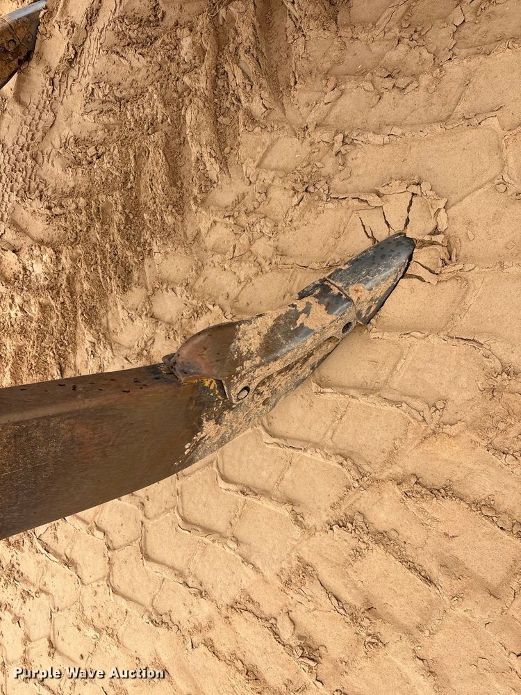 image for item FC2194 2019 Caterpillar D8T dozer