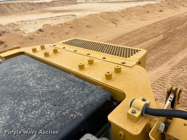 image for item FC2194 2019 Caterpillar D8T dozer