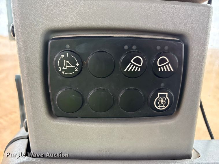 image for item FC2194 2019 Caterpillar D8T dozer