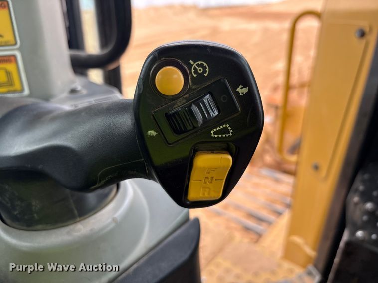 image for item FC2194 2019 Caterpillar D8T dozer