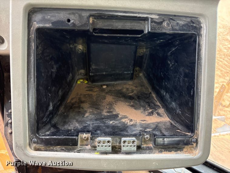 image for item FC2194 2019 Caterpillar D8T dozer