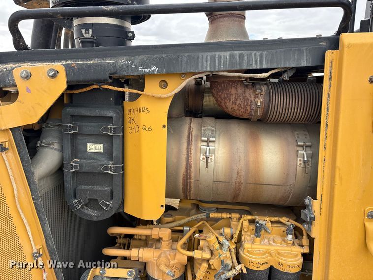 image for item FC2194 2019 Caterpillar D8T dozer