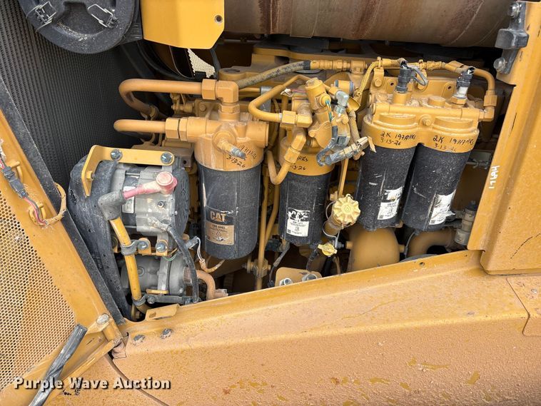 image for item FC2194 2019 Caterpillar D8T dozer