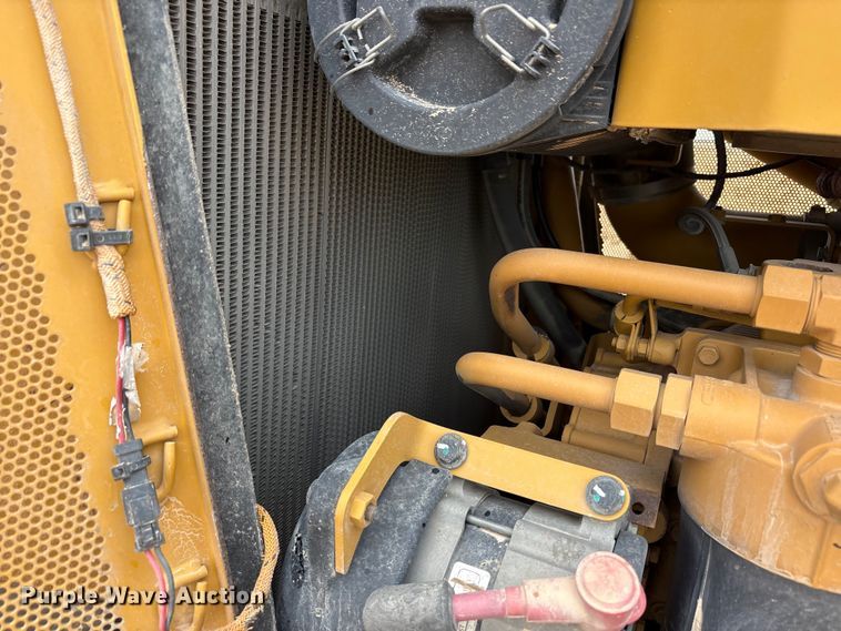 image for item FC2194 2019 Caterpillar D8T dozer