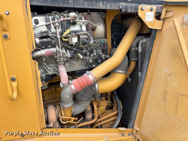 image for item FC2194 2019 Caterpillar D8T dozer