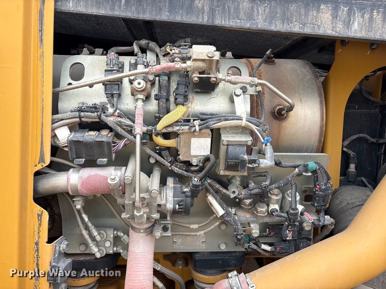 image for item FC2194 2019 Caterpillar D8T dozer