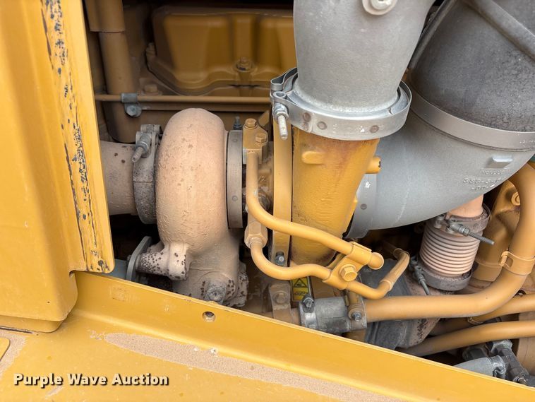 image for item FC2194 2019 Caterpillar D8T dozer