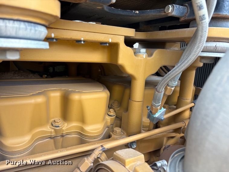 image for item FC2194 2019 Caterpillar D8T dozer