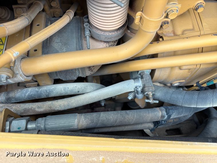 image for item FC2194 2019 Caterpillar D8T dozer