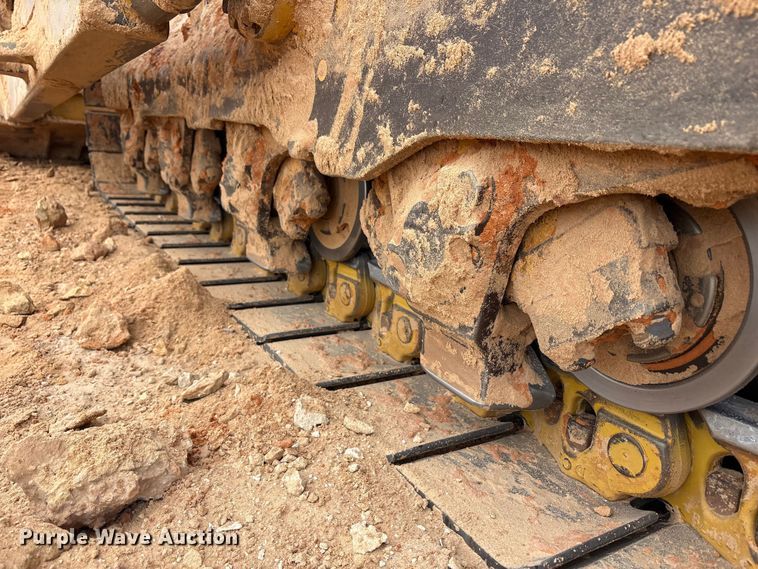 image for item FC2194 2019 Caterpillar D8T dozer