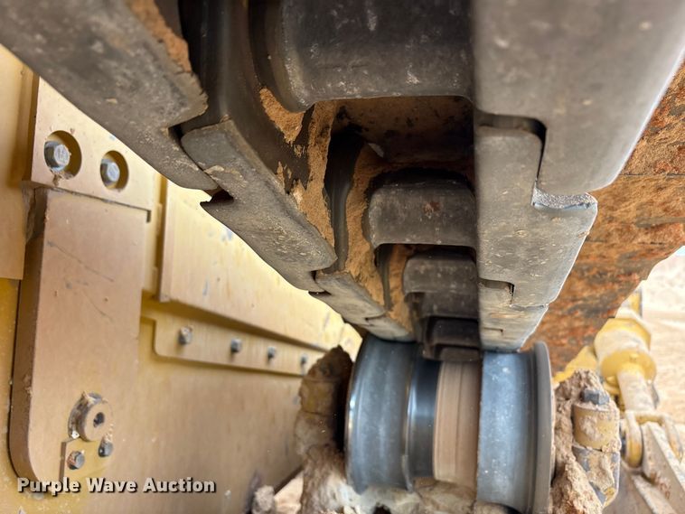 image for item FC2194 2019 Caterpillar D8T dozer