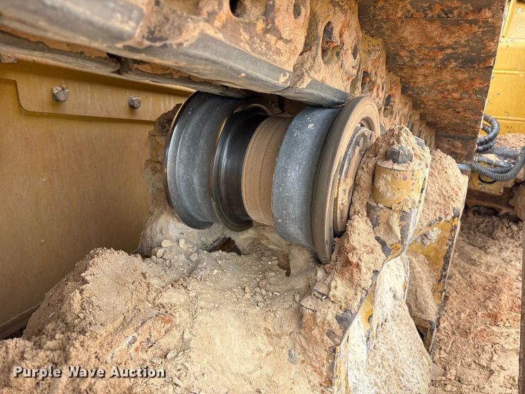 image for item FC2194 2019 Caterpillar D8T dozer