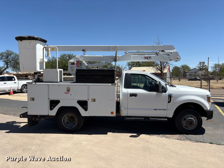 image for item FC2213 2019 Ford F350 Super Duty XL bucket truck