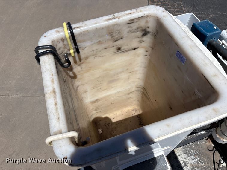 image for item FC2213 2019 Ford F350 Super Duty XL bucket truck