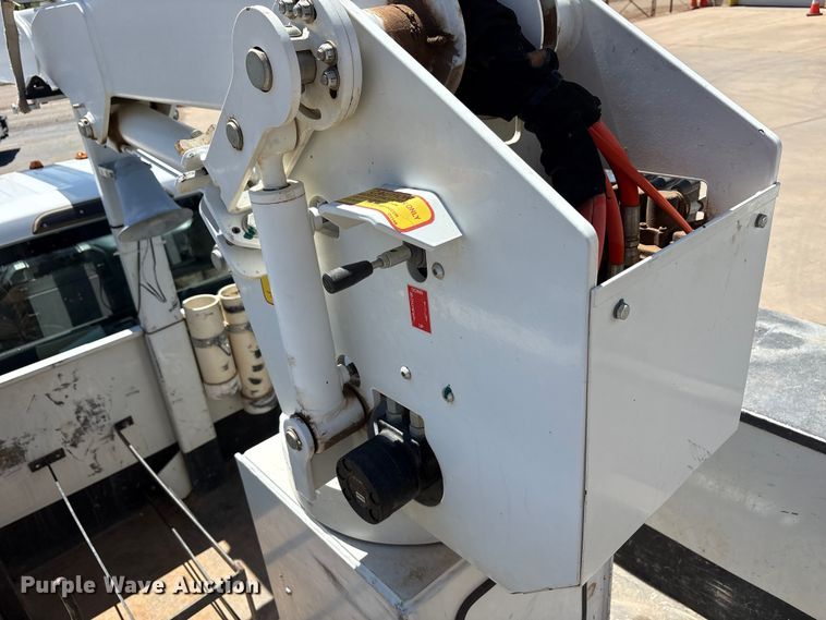 image for item FC2213 2019 Ford F350 Super Duty XL bucket truck