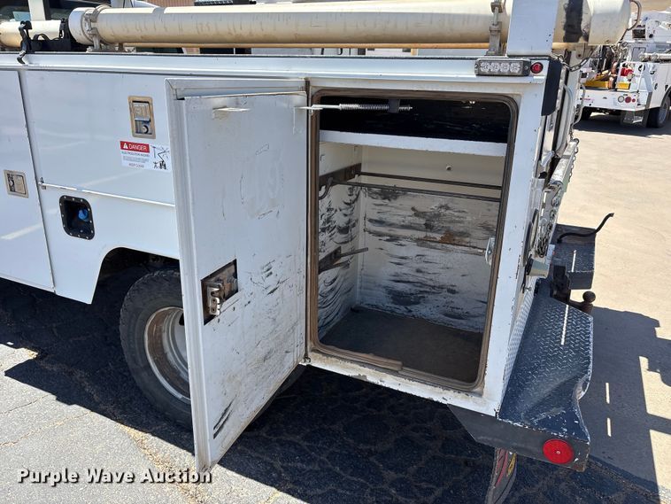 image for item FC2213 2019 Ford F350 Super Duty XL bucket truck