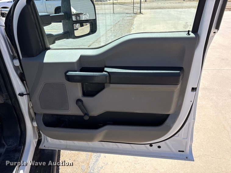 image for item FC2213 2019 Ford F350 Super Duty XL bucket truck