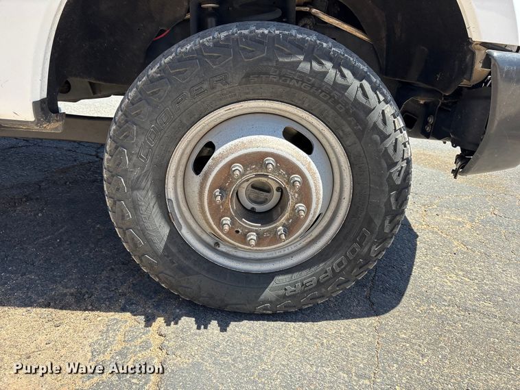 image for item FC2213 2019 Ford F350 Super Duty XL bucket truck