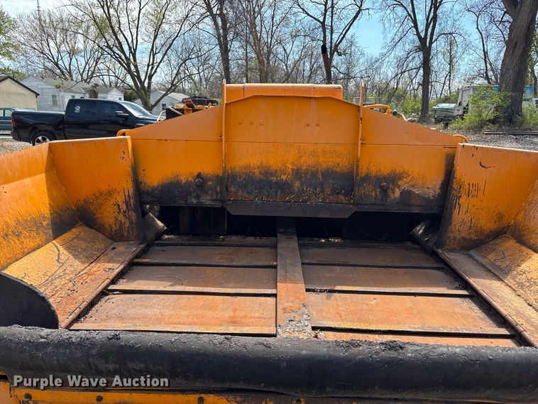image for item FC4556 2002 Lee-Boy 8000C paver