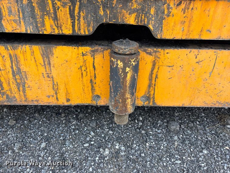 image for item FC4556 2002 Lee-Boy 8000C paver
