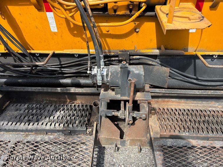 image for item FC4556 2002 Lee-Boy 8000C paver