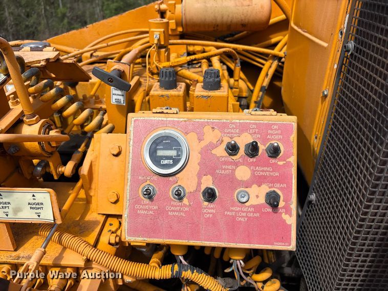 image for item FC4556 2002 Lee-Boy 8000C paver