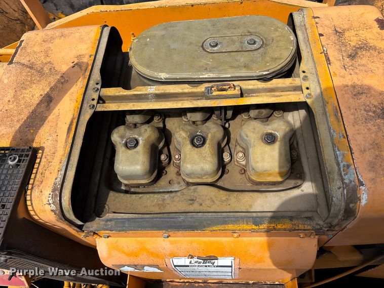 image for item FC4556 2002 Lee-Boy 8000C paver