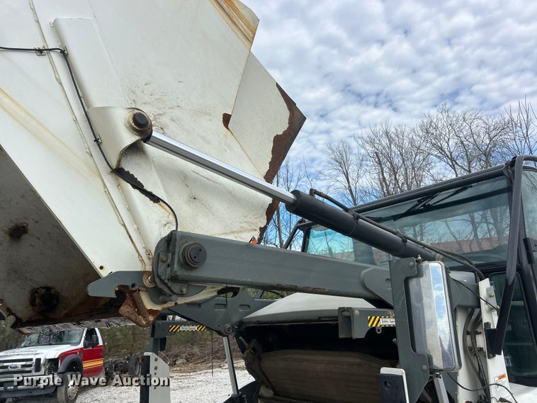 image for item FC5297 Elgin Pelican NP street sweeper