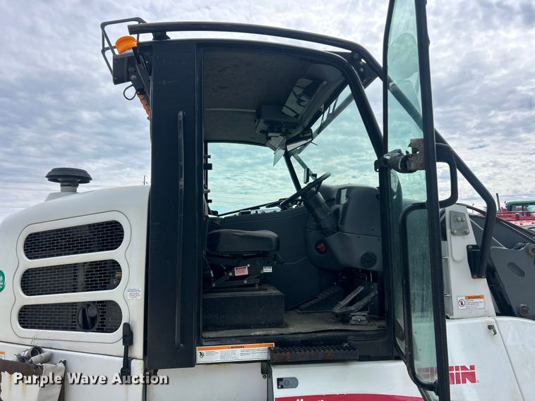 image for item FC5297 Elgin Pelican NP street sweeper