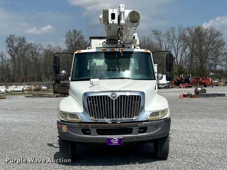 image for item FC5309 2005 International 4300 bucket truck