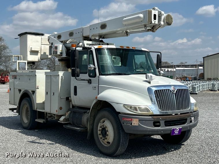image for item FC5309 2005 International 4300 bucket truck