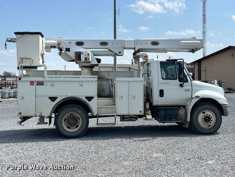 image for item FC5309 2005 International 4300 bucket truck