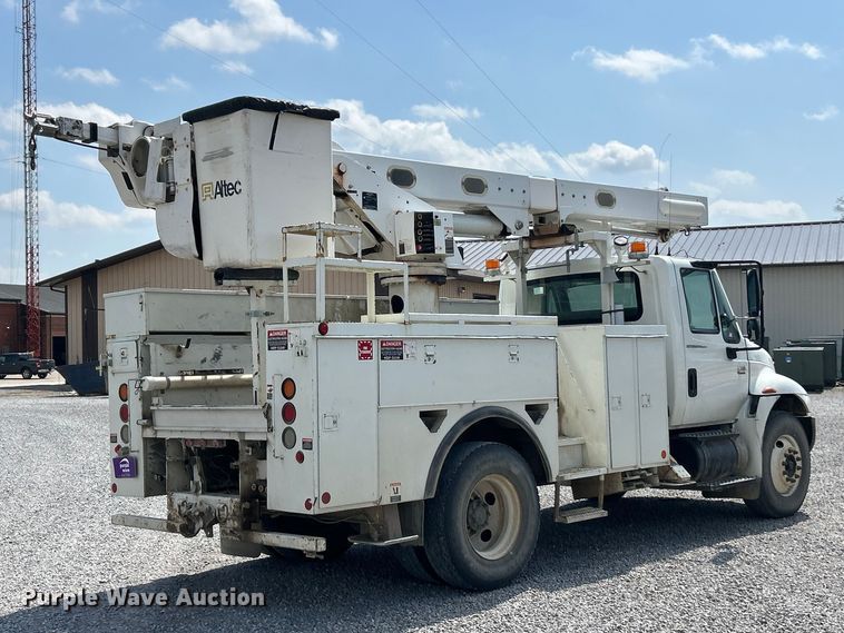 image for item FC5309 2005 International 4300 bucket truck
