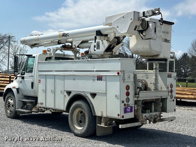image for item FC5309 2005 International 4300 bucket truck