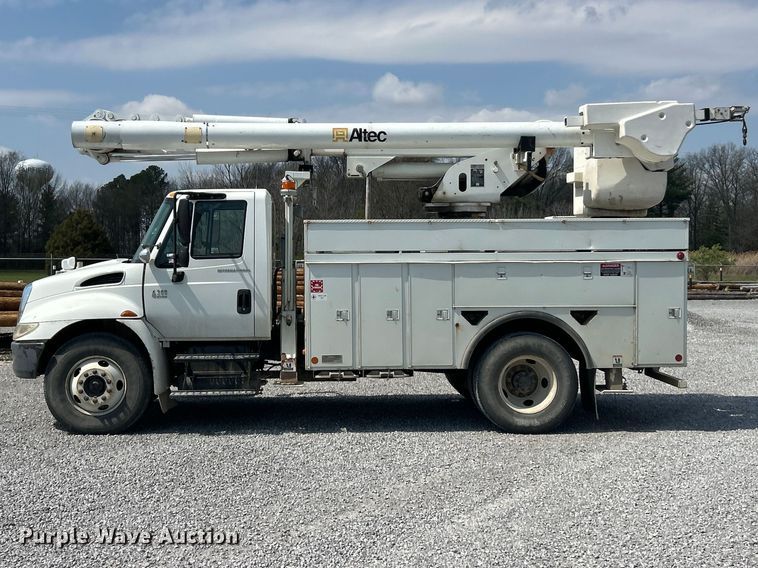 image for item FC5309 2005 International 4300 bucket truck