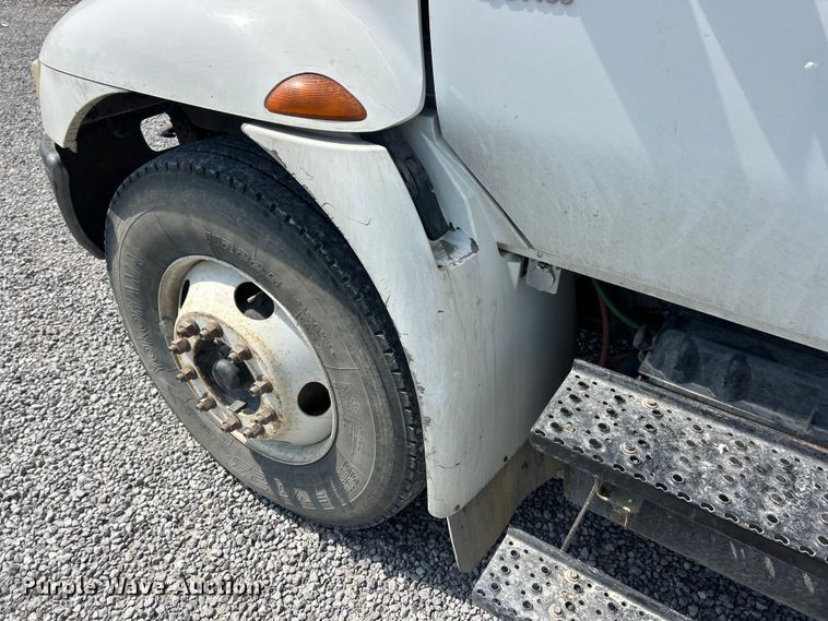 image for item FC5309 2005 International 4300 bucket truck