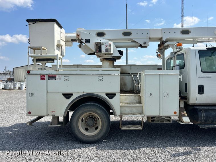 image for item FC5309 2005 International 4300 bucket truck