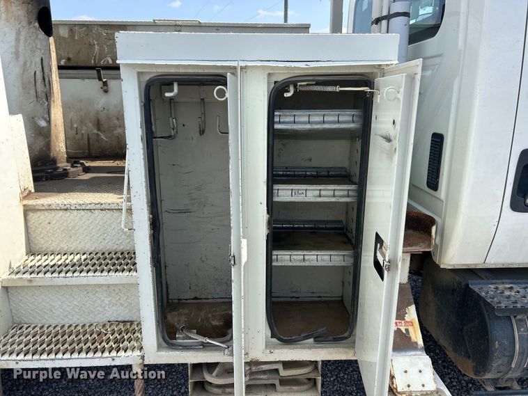 image for item FC5309 2005 International 4300 bucket truck